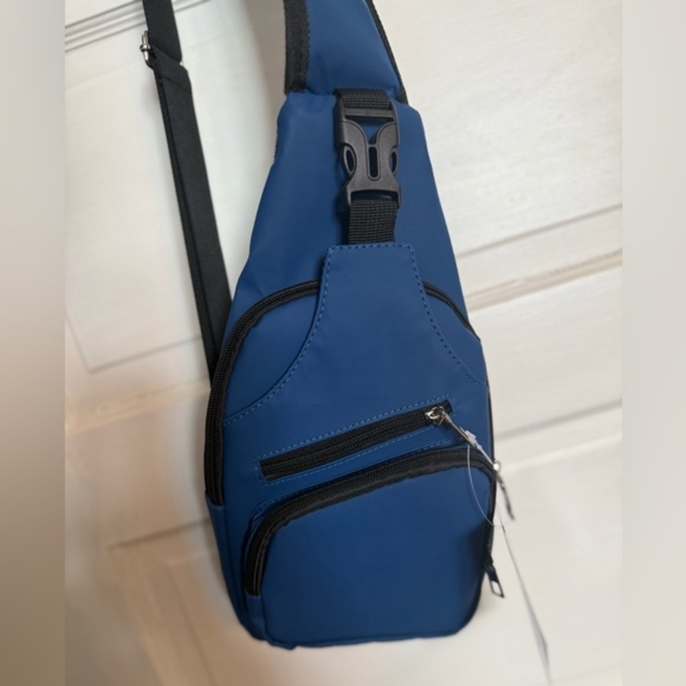 Navy Blue Sling Backpack Crossbody Bag with Multiple Zippered Compartments NWT - Picture 2 of 7